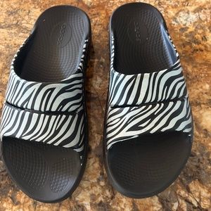Oofos woman slides